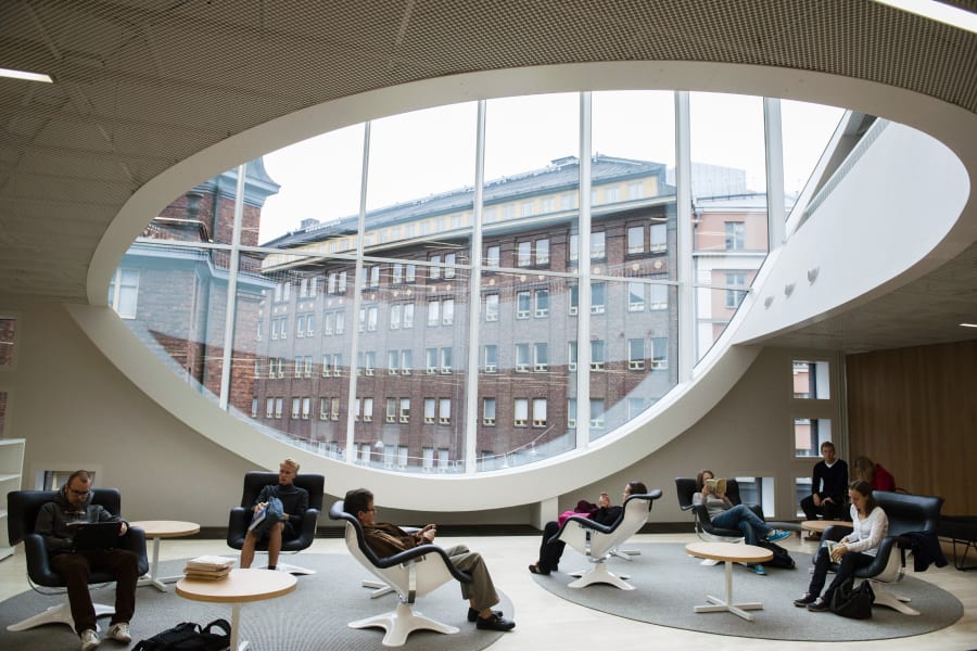 Universitetdan Alla Mayklni sikadi